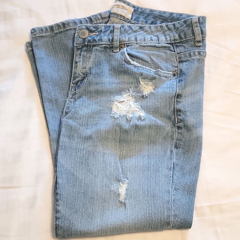 Aeropostale 3/4 Length Light Wash Distressed Vintage Jeans